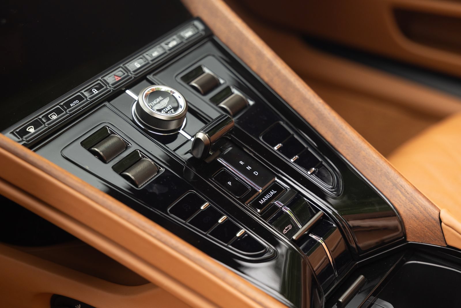 Used 2024 Aston Martin DB12 Convertible RWD image 30