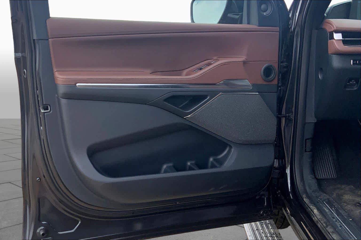 New 2026 Lincoln Navigator Reserve AWD/4WD image 10