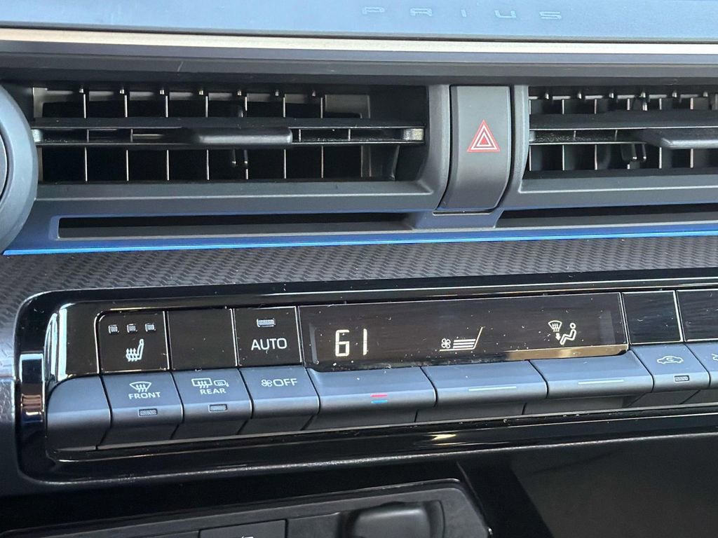 Used 2025 Toyota Prius XLE image 17