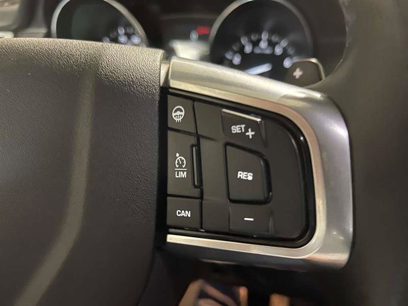 Used 2018 Land Rover Discovery Sport SE image 23