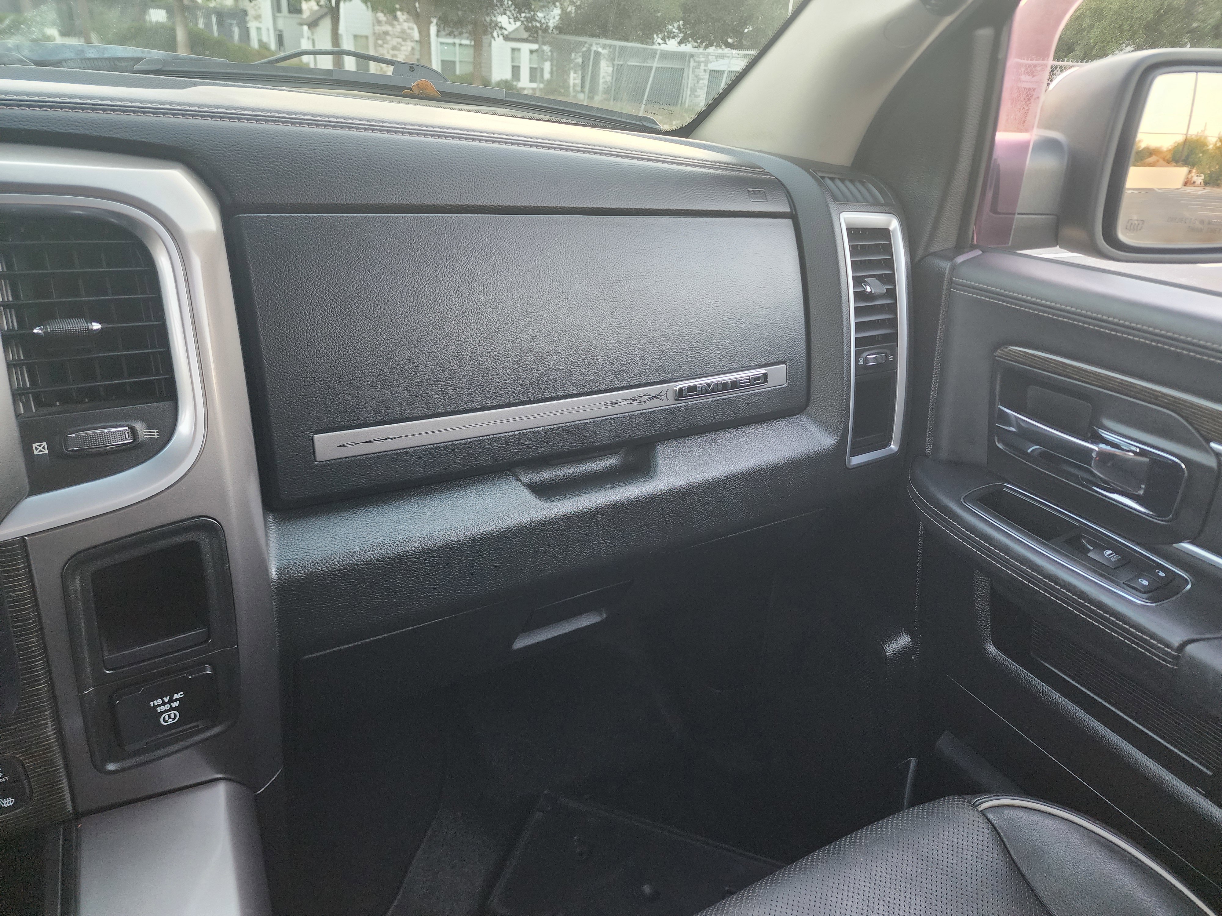 Used 2015 RAM 1500 Limited image 26