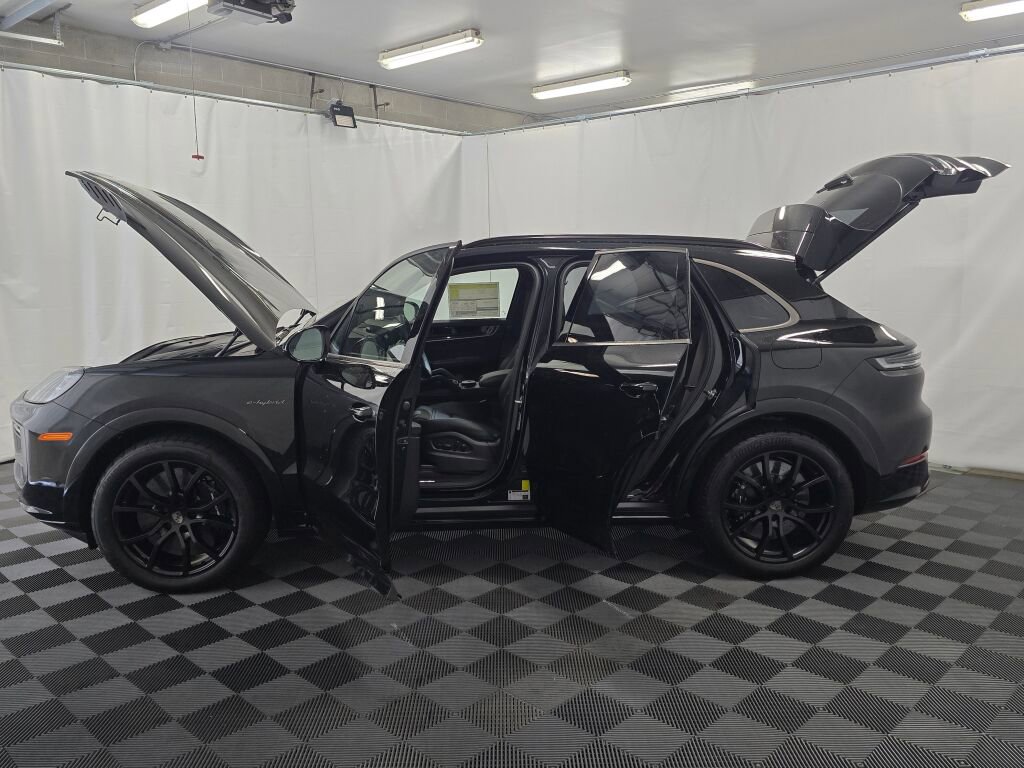 New 2026 Porsche Cayenne Turbo AWD/4WD image 13