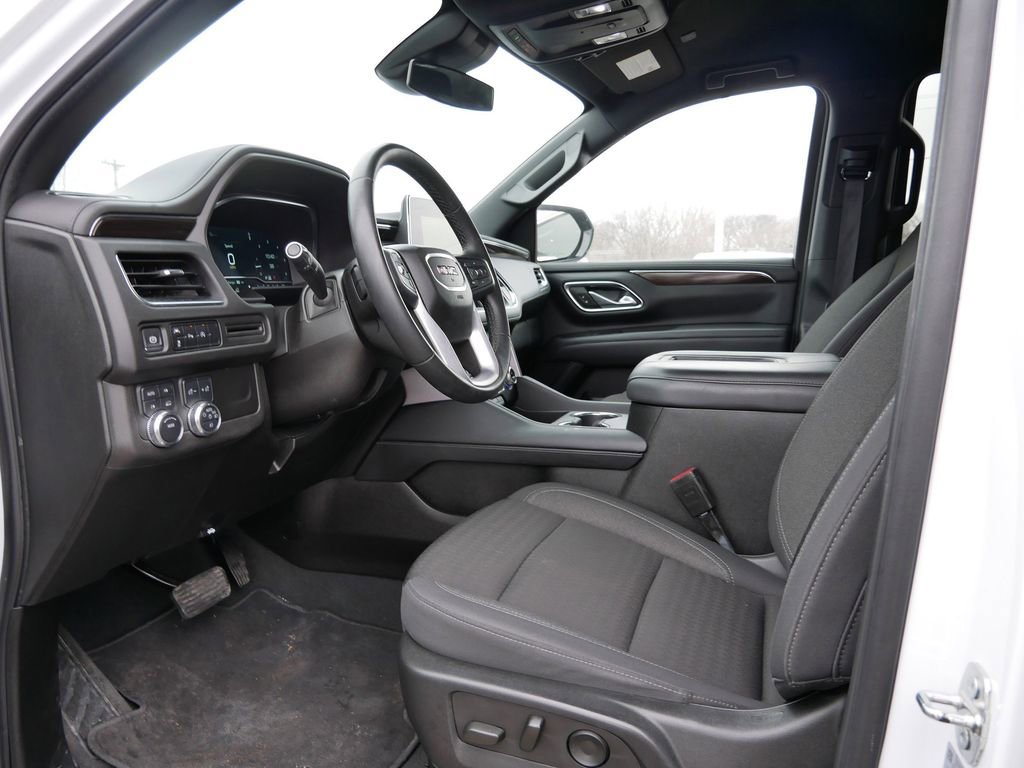 Used 2024 GMC Yukon SLE image 11
