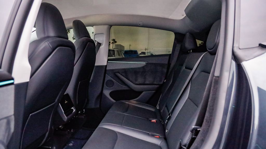 Used 2026 Tesla Model Y Long Range RWD image 23