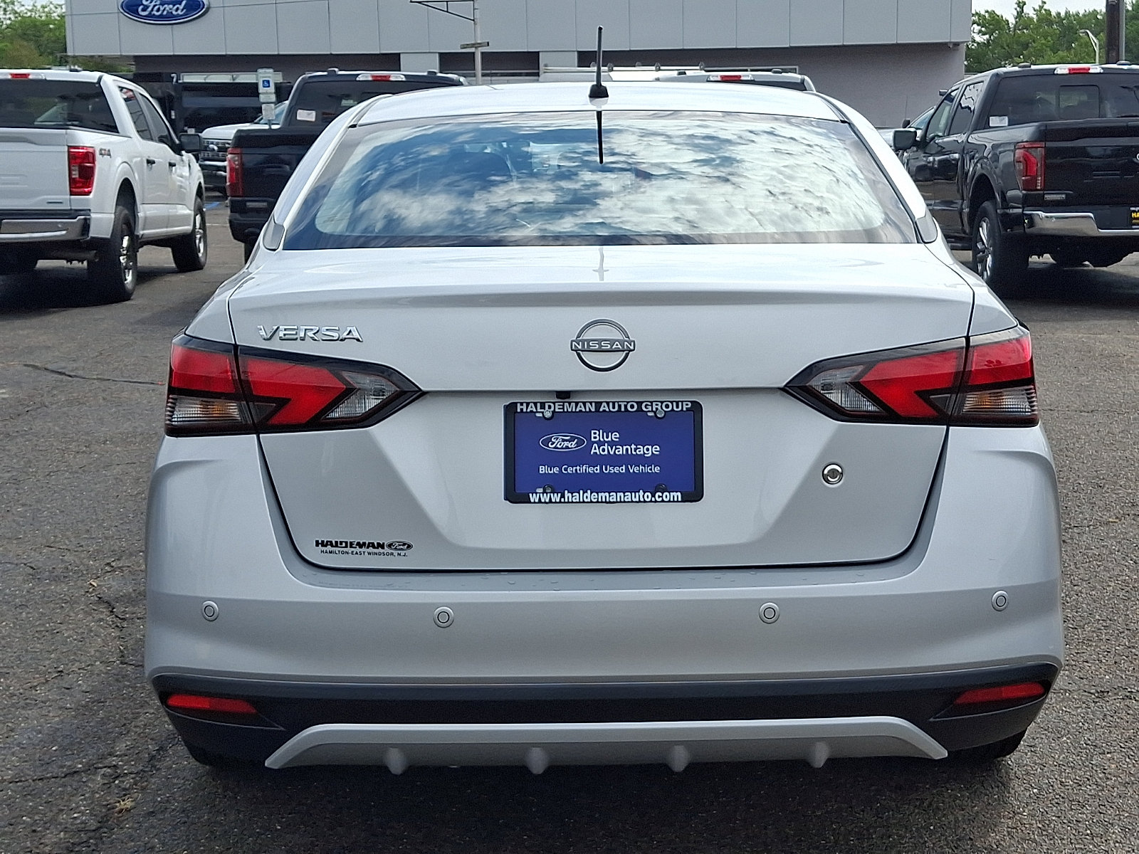 Used 2023 Nissan Versa S w/ Trunk Package FWD image 6