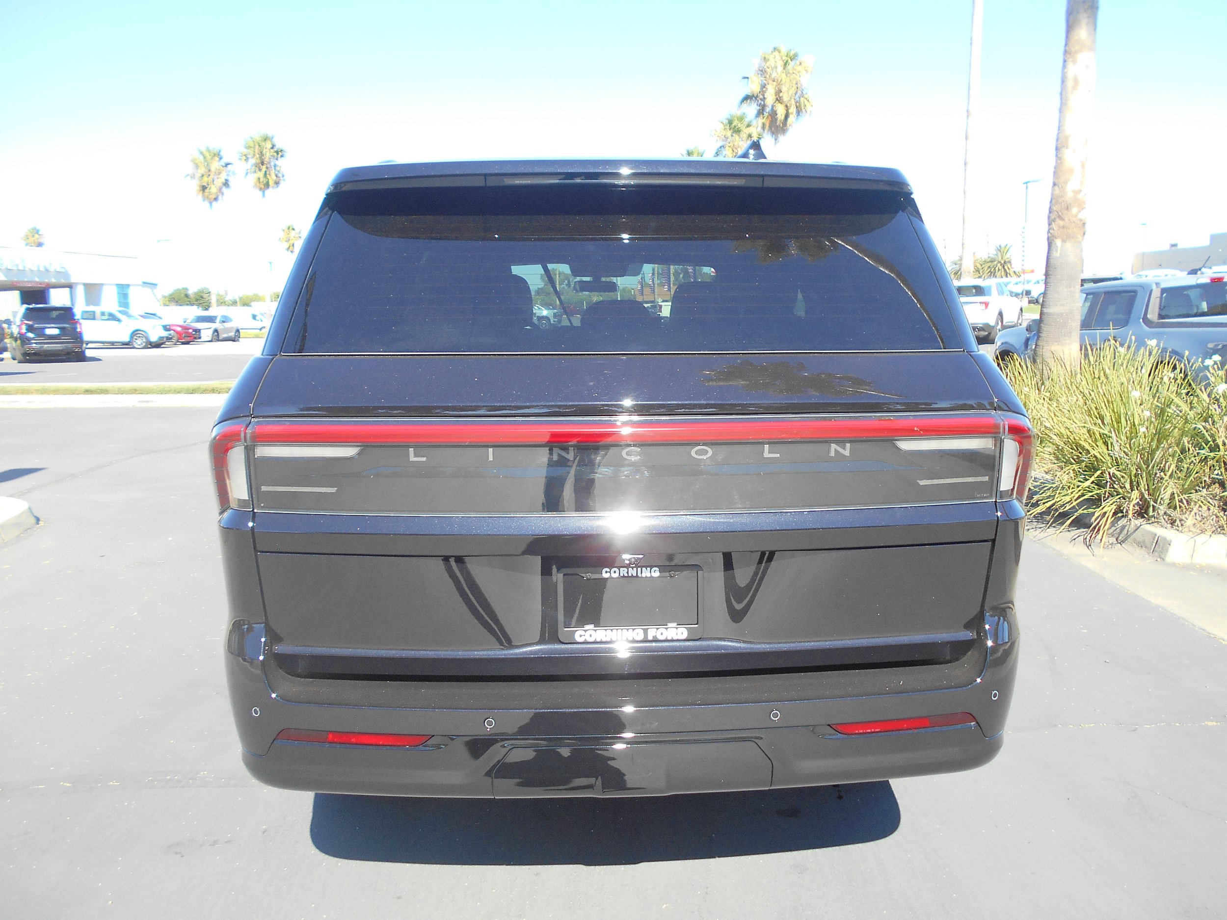 Used 2026 Lincoln Navigator Reserve w/ Jet Appearance Package AWD/4WD image 4