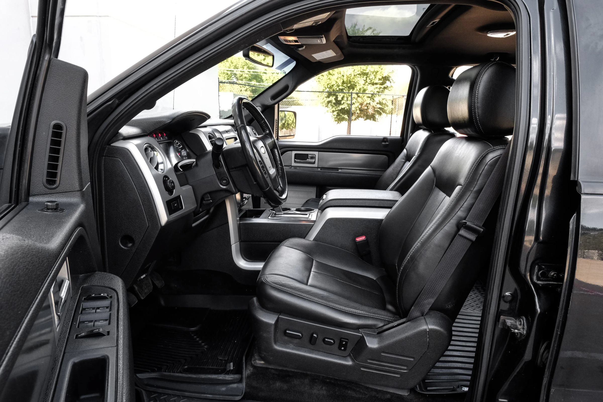 Used 2014 Ford F150 FX4 w/ Equipment Group 402A Luxury AWD/4WD image 4
