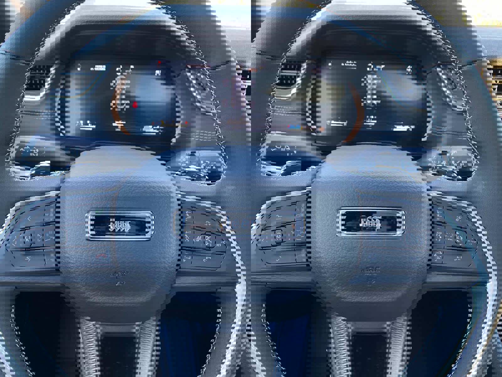 New 2025 Jeep Grand Cherokee Laredo image 15