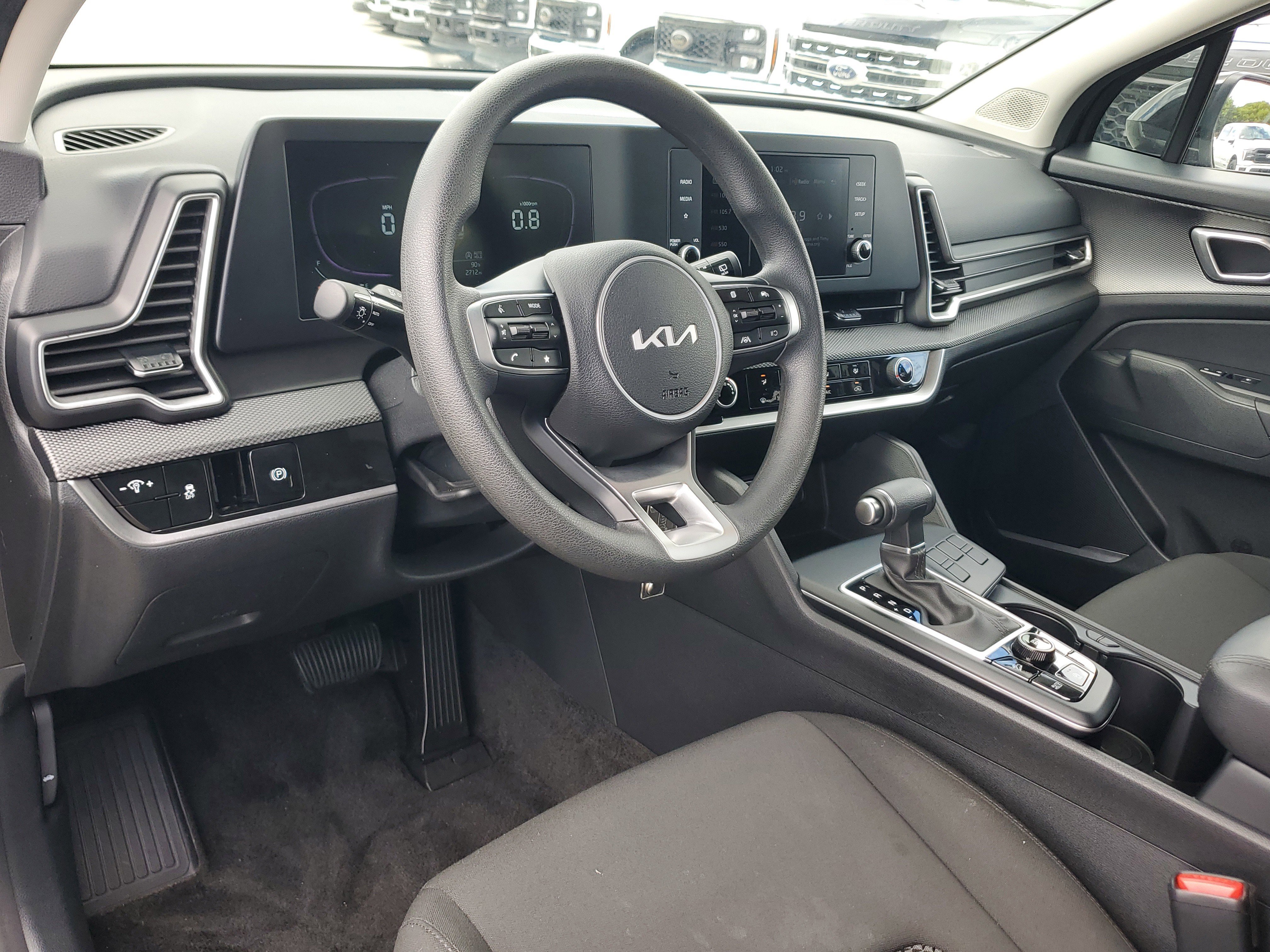 Used 2025 Kia Sportage LX image 9