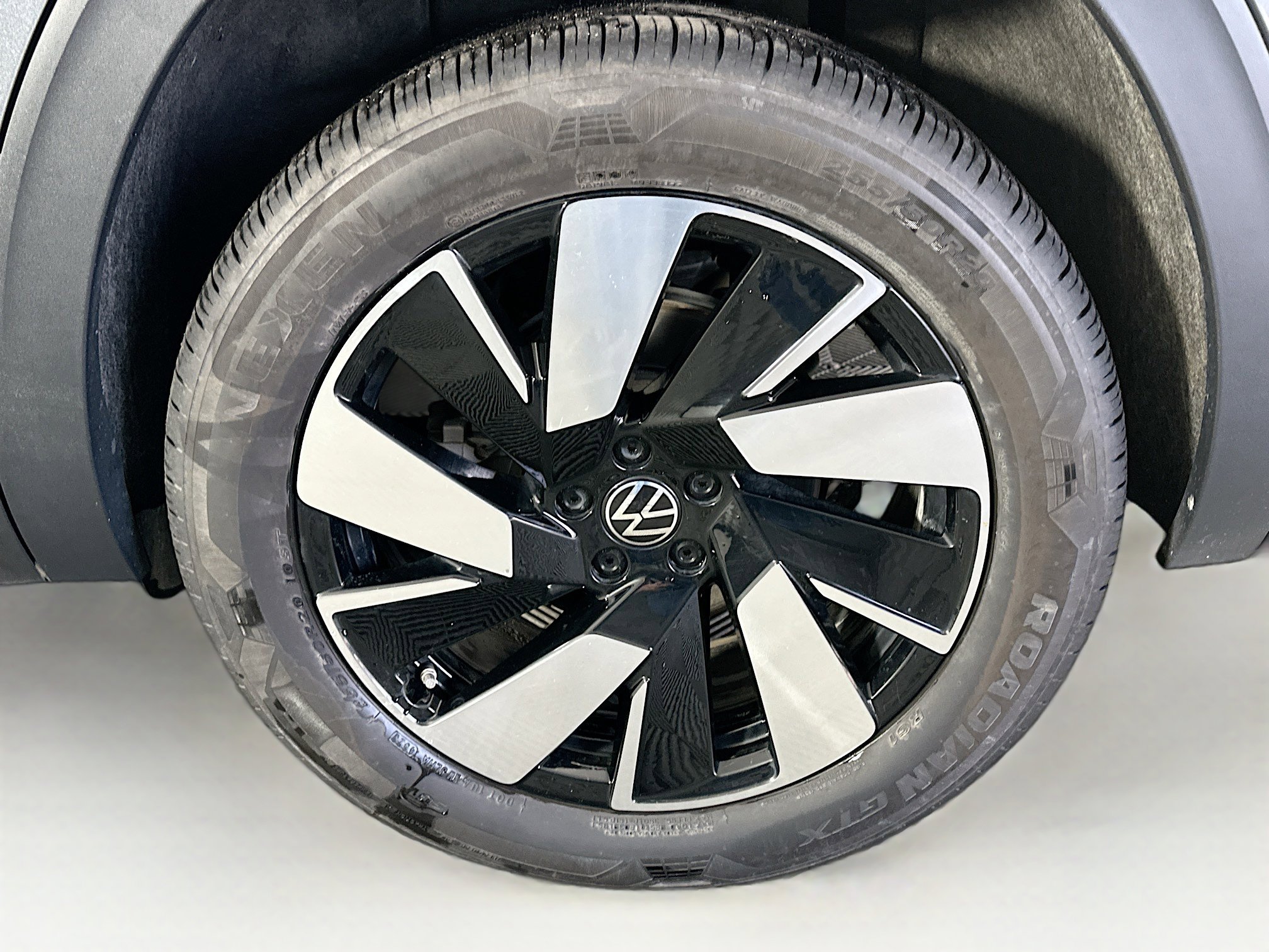 Used 2024 Volkswagen Atlas Cross Sport SE image 11