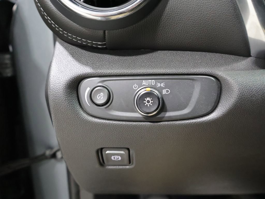 Used 2025 Chevrolet Blazer LT image 32