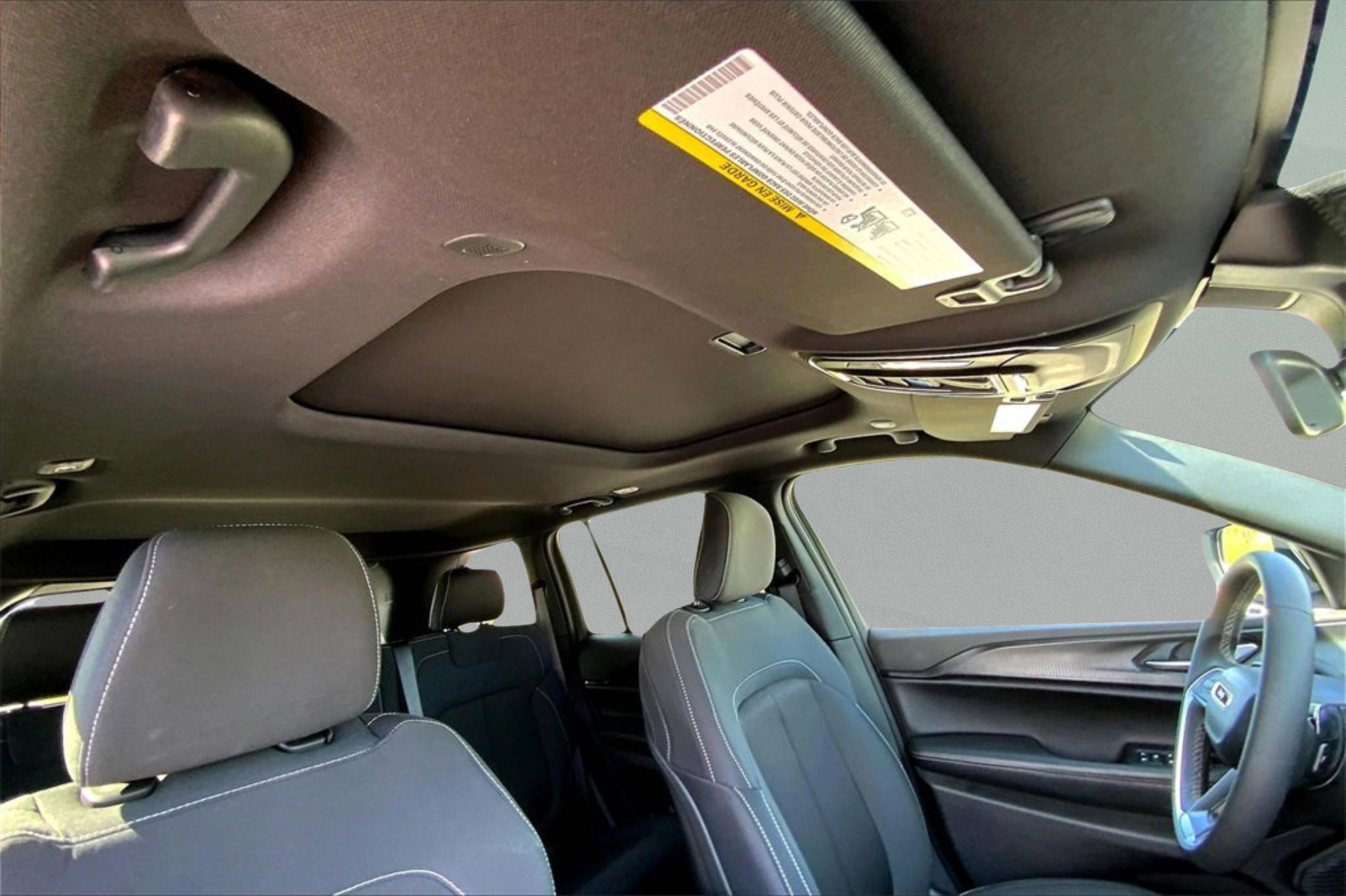 Used 2025 Jeep Grand Cherokee Laredo X image 23