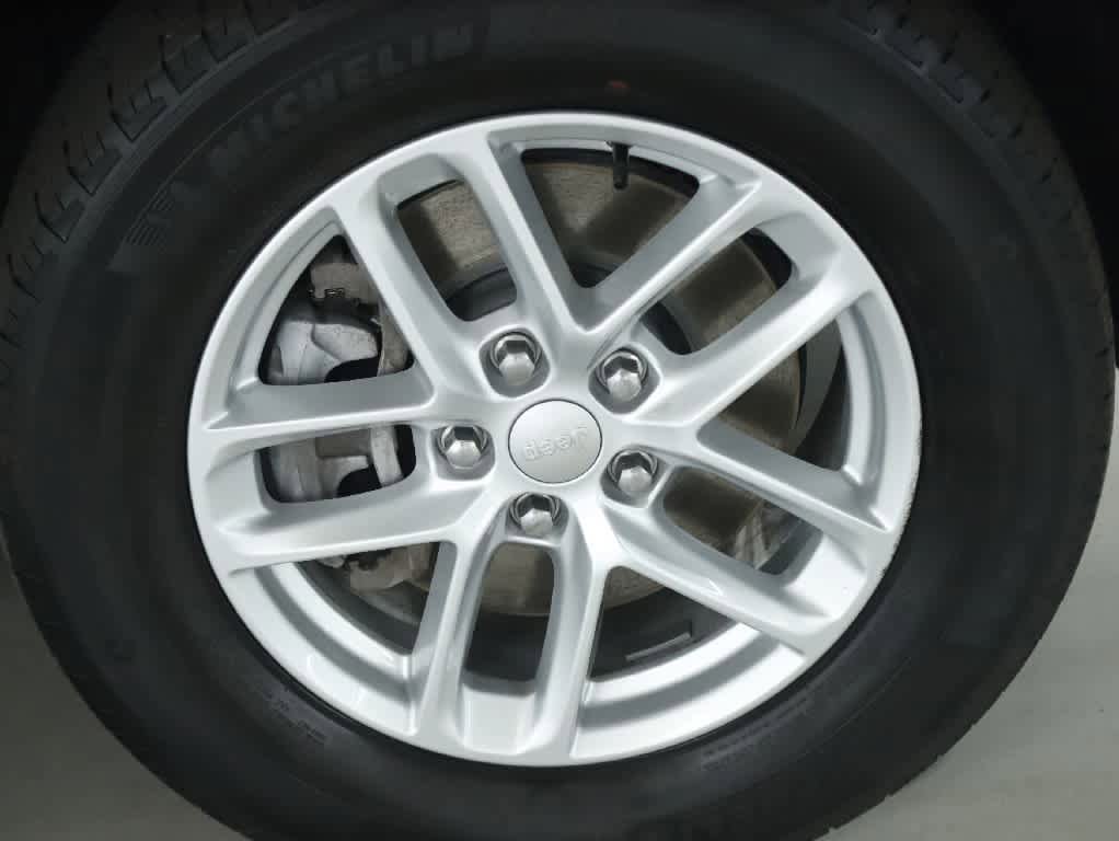 Used 2023 Jeep Grand Cherokee L Laredo AWD/4WD image 10
