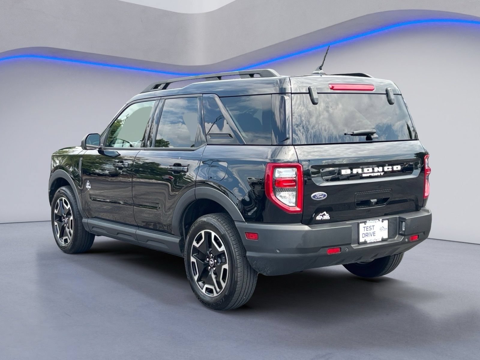 Used 2023 Ford Bronco Sport Outer Banks w/ Tech Package AWD/4WD image 3