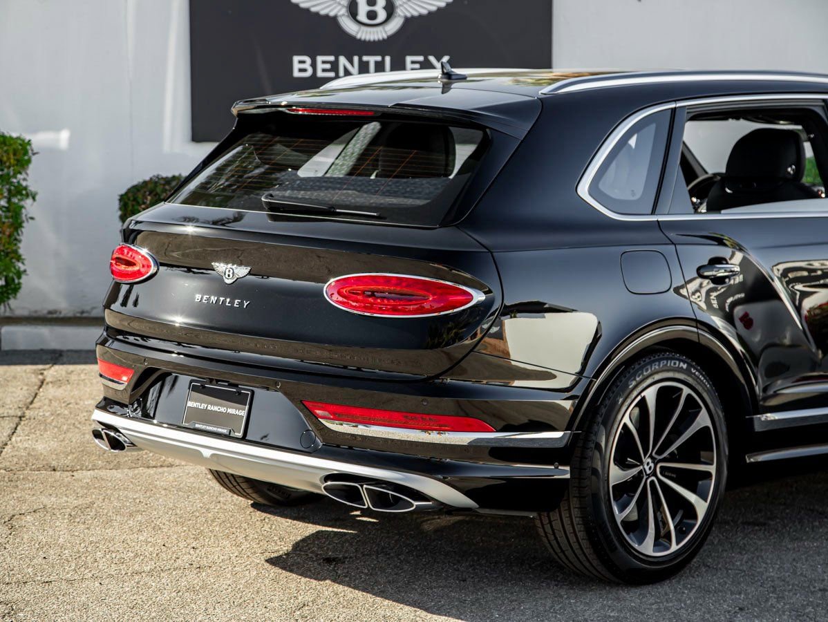 Used 2024 Bentley Bentayga Extended Wheelbase AWD/4WD image 10