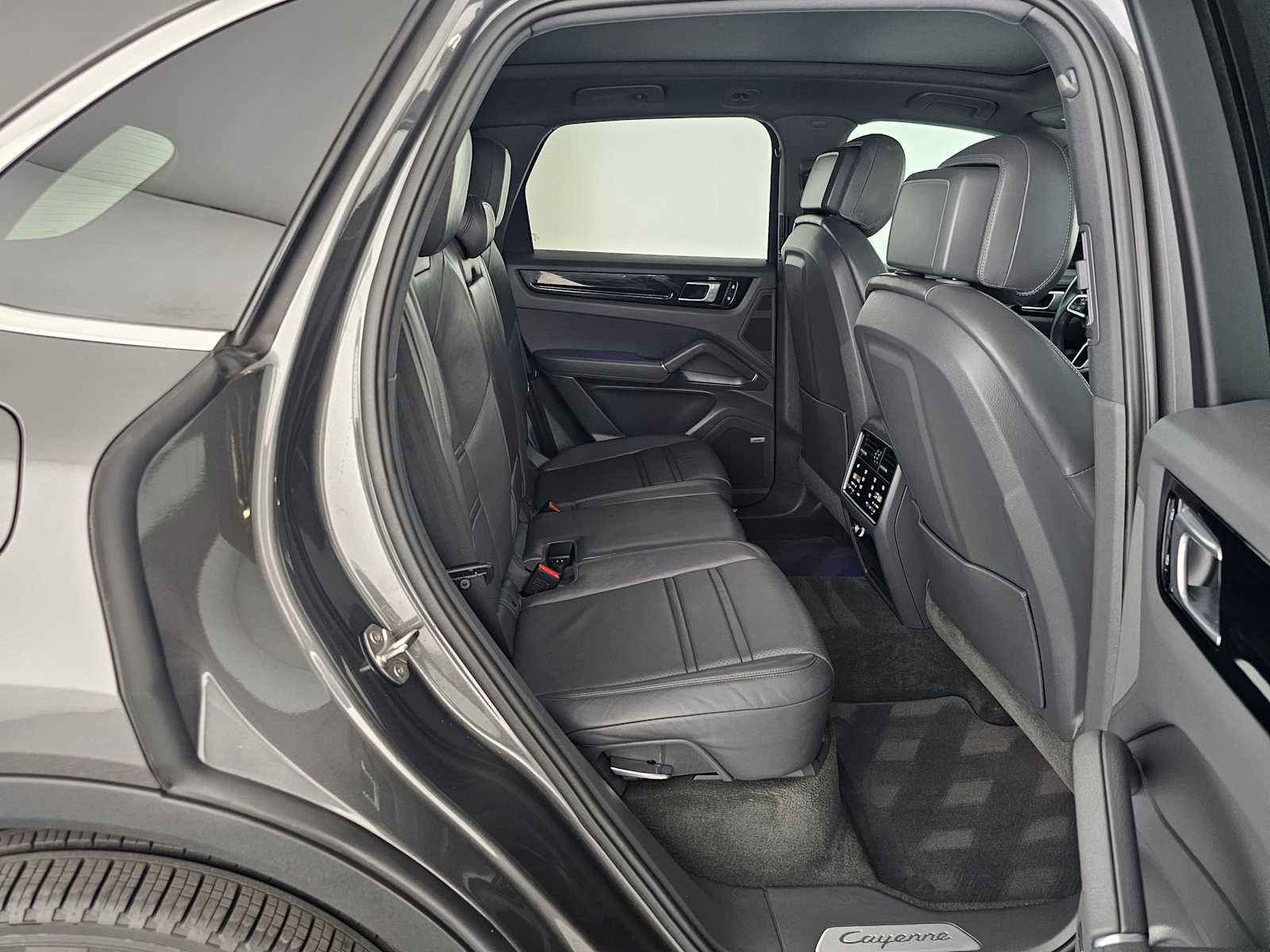 Used 2020 Porsche Cayenne image 12