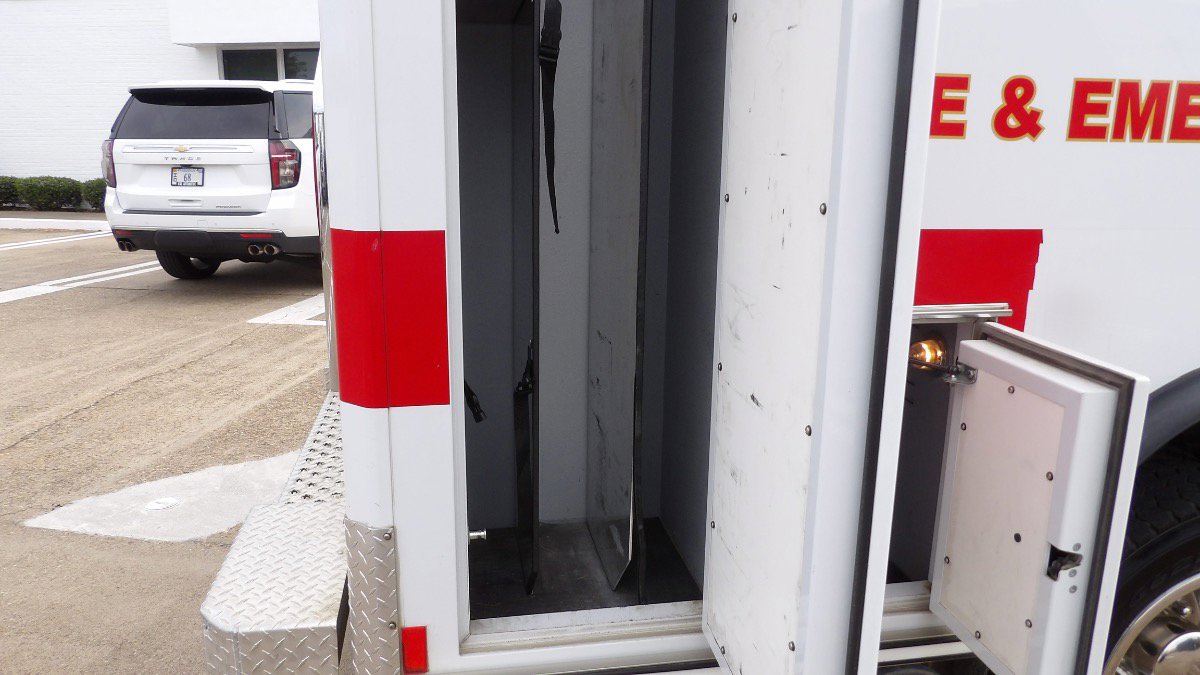 Used 2013 Ford F450 XLT w/ Ambulance Preparation Pkg RWD image 29