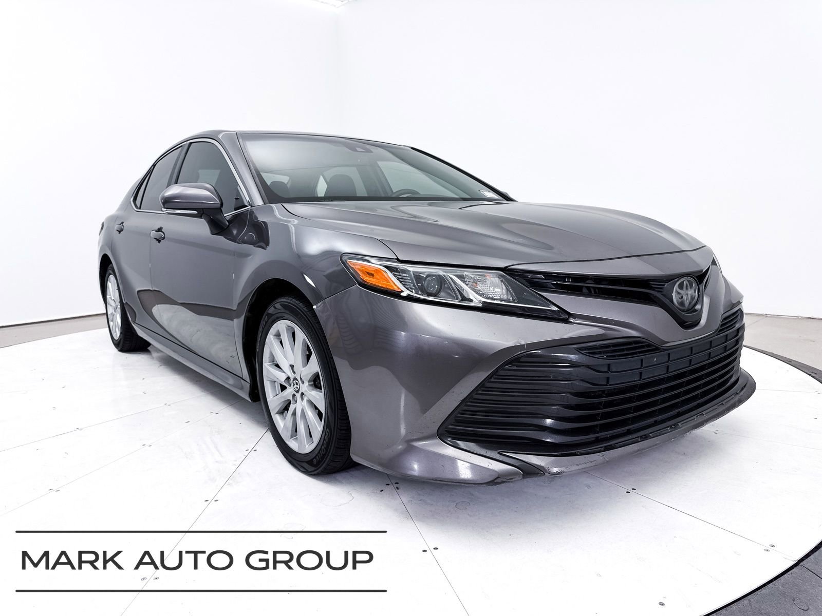 Used 2018 Toyota Camry LE w/ Convenience Package FWD image 1