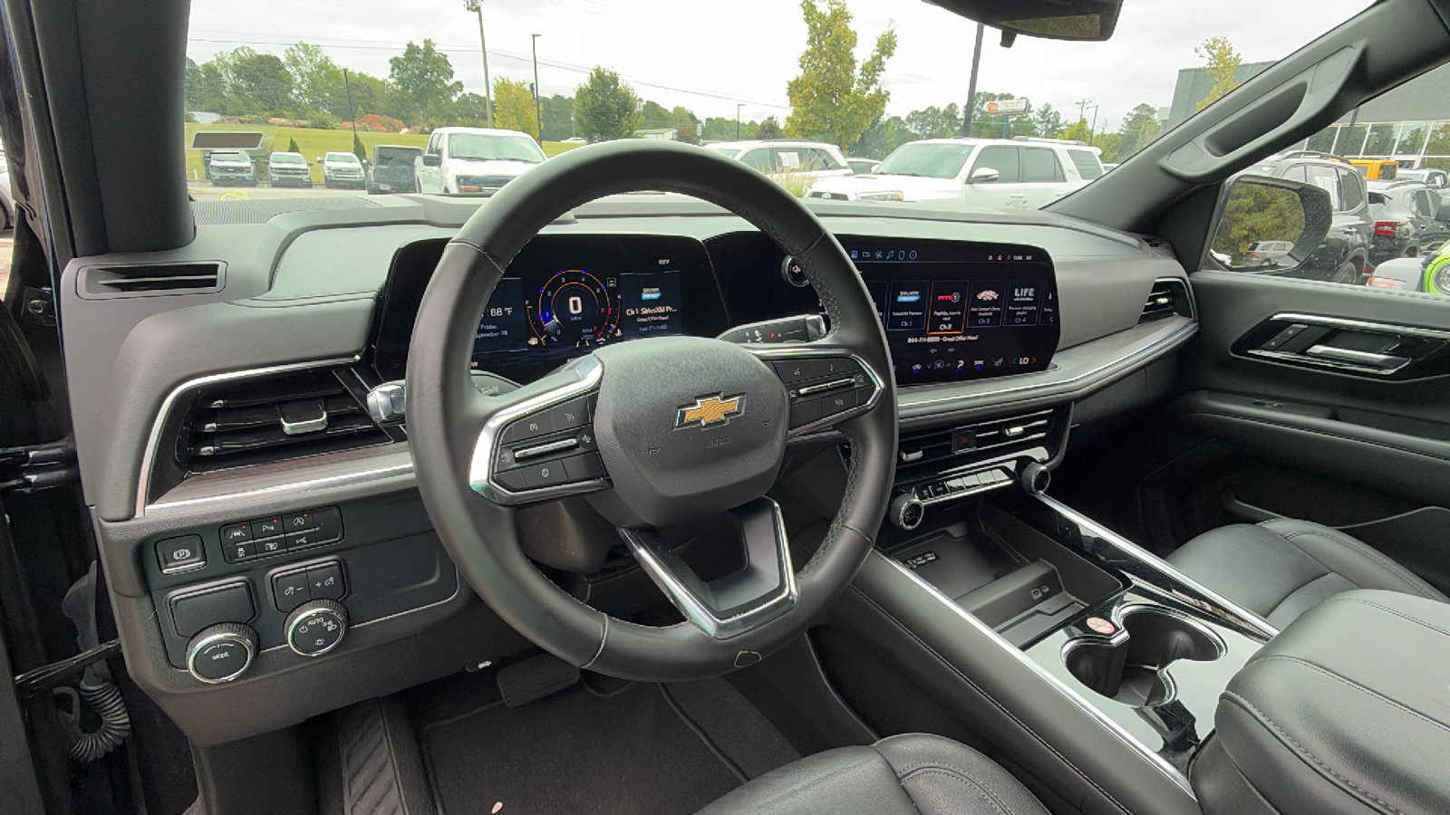 Used 2025 Chevrolet Suburban LT RWD image 26