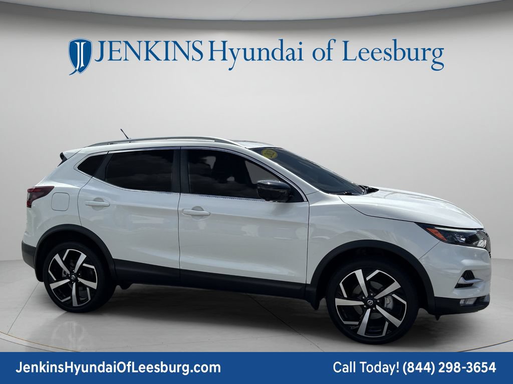 Used 2021 Nissan Rogue Sport SL w/ Premium Package FWD image 2