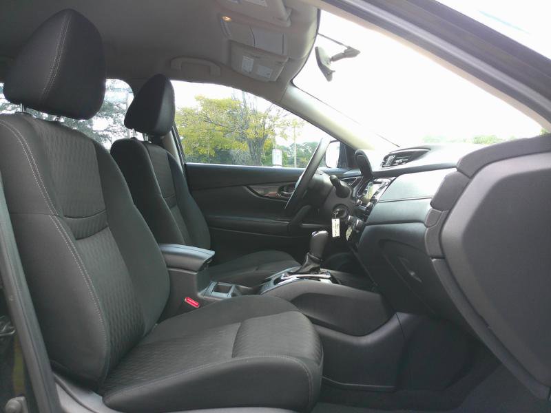 Used 2017 Nissan Rogue S image 18