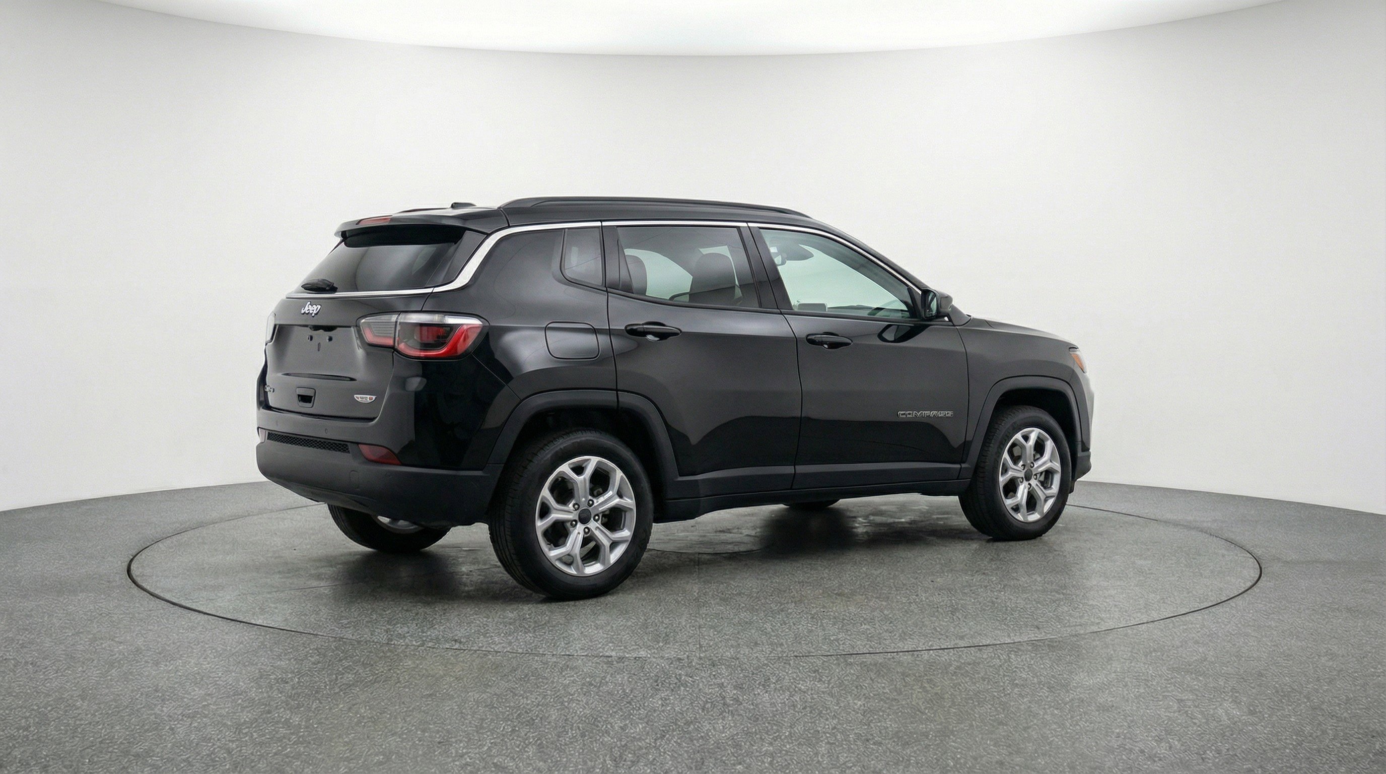 Used 2025 Jeep Compass Latitude image 9