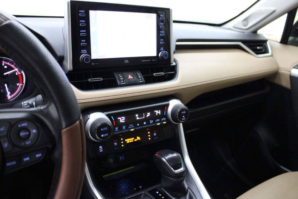 Used 2019 Toyota RAV4 Limited w/ Advanced Technology Package FWD image 23