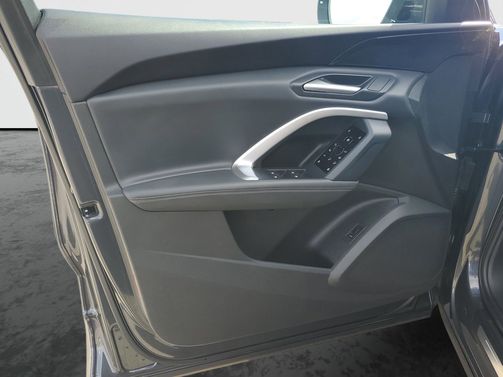 Used 2025 Audi Q5 Premium w/ Convenience Package image 21