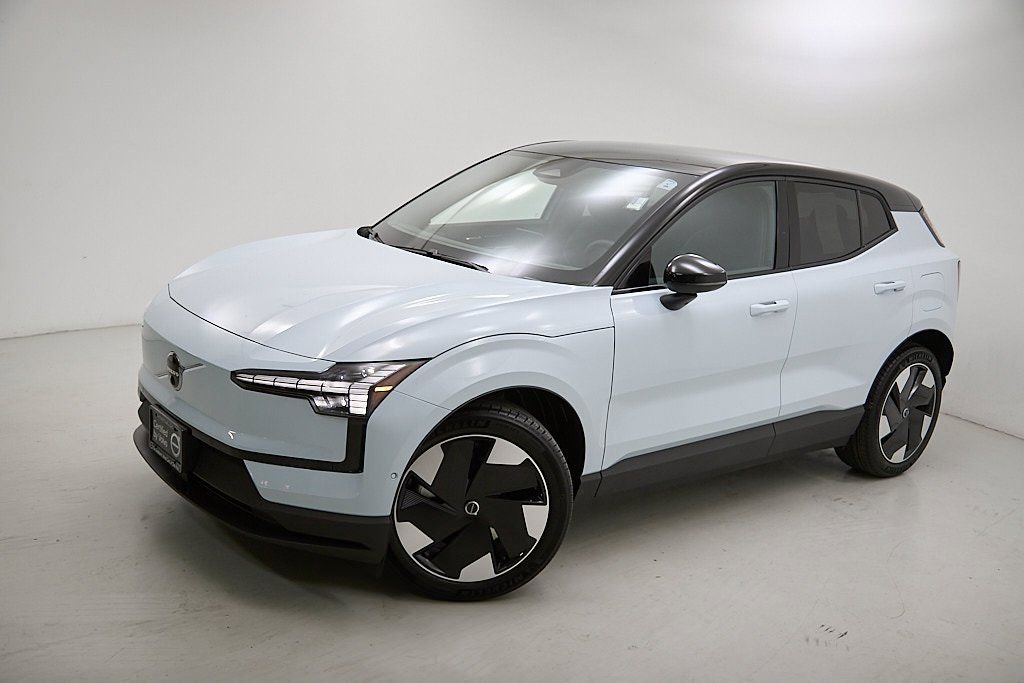 Certified 2025 Volvo EX30 Ultra w/ Climate Package image 3