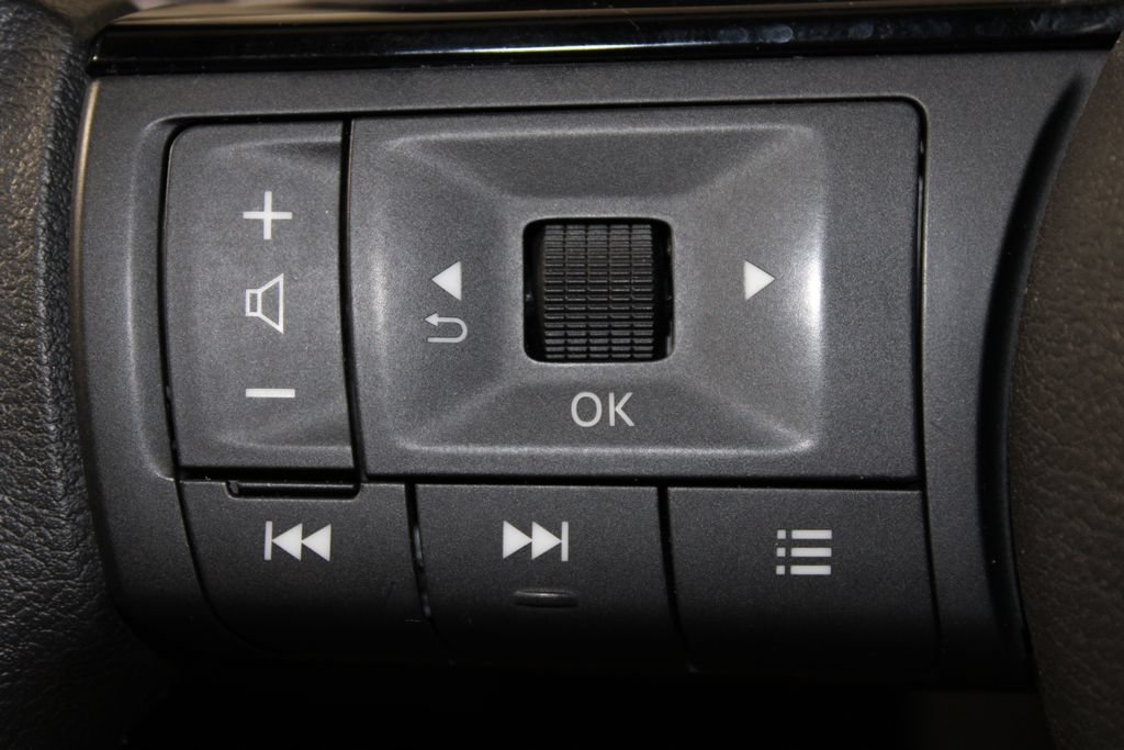 Used 2023 Nissan Rogue SV AWD/4WD image 35