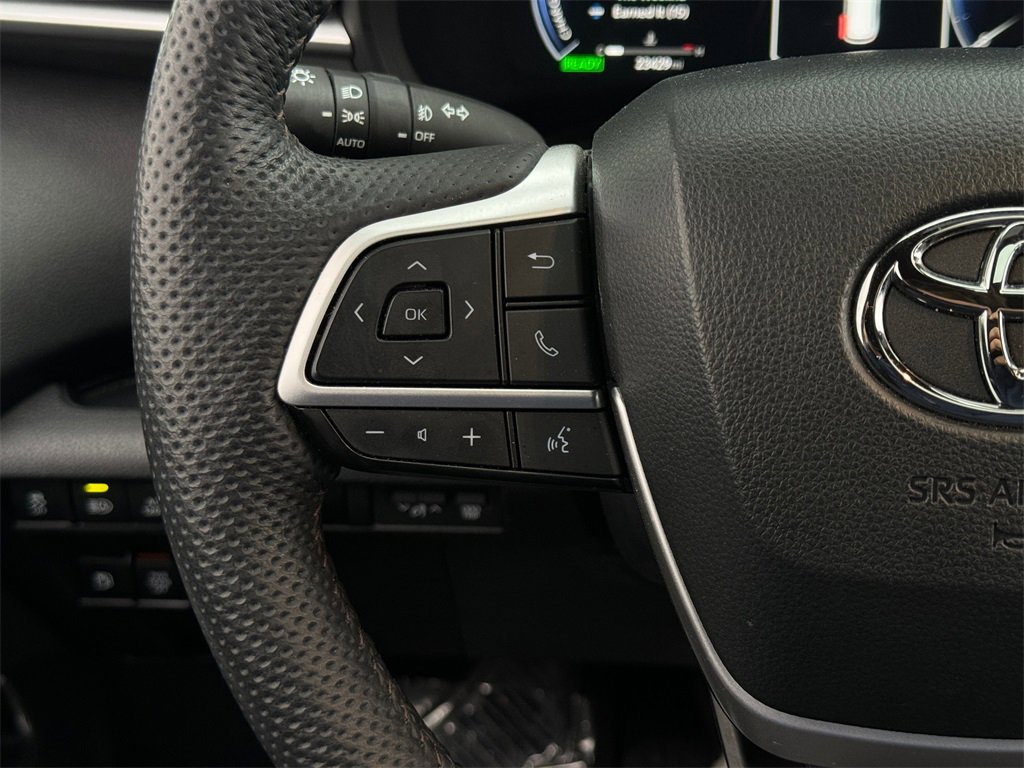 Certified 2025 Toyota Sienna Platinum image 37