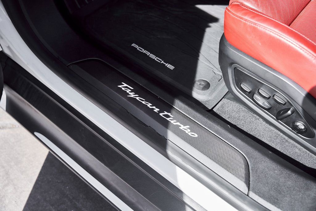Used 2020 Porsche Taycan Turbo image 36