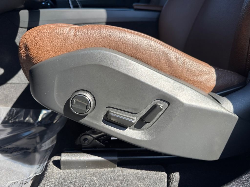Certified 2023 Volvo XC60 B5 Plus AWD/4WD image 28