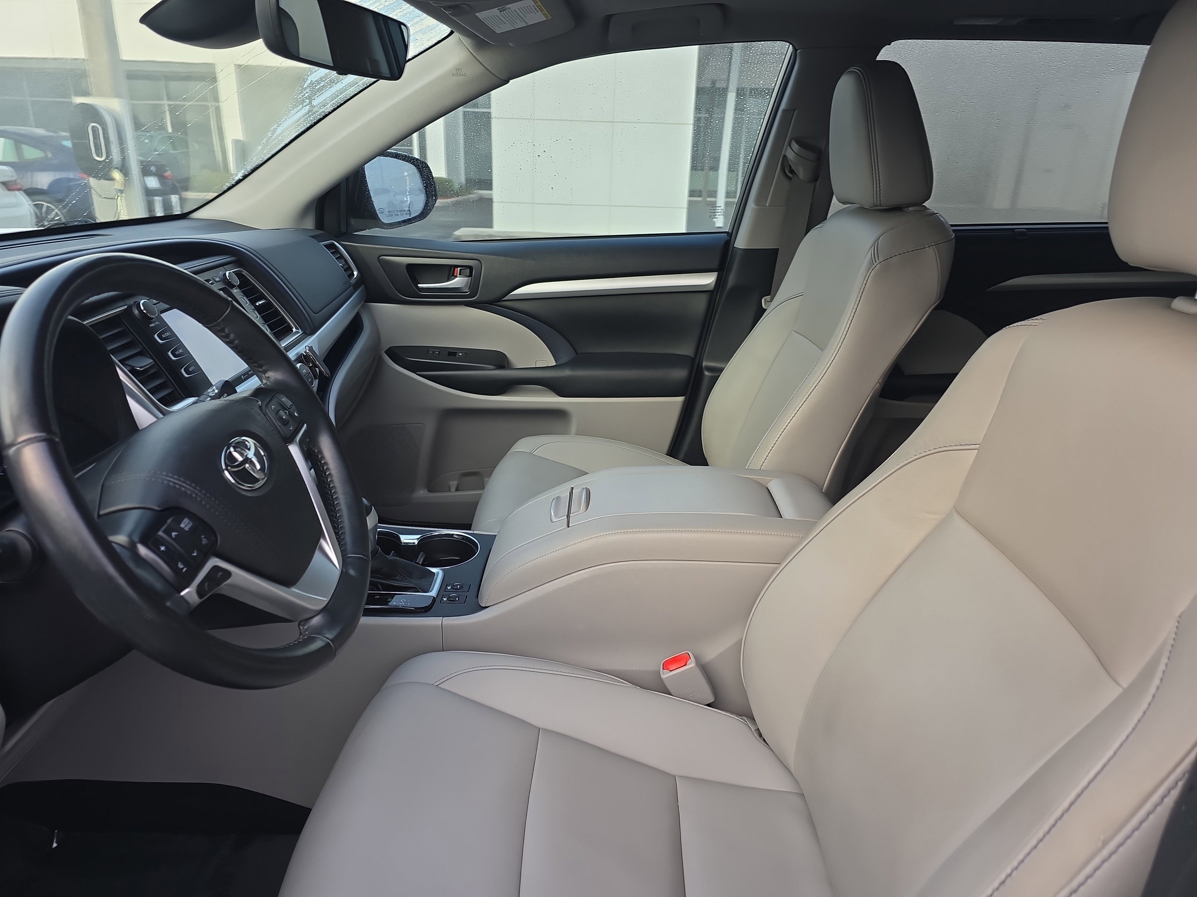 Used 2019 Toyota Highlander image 21