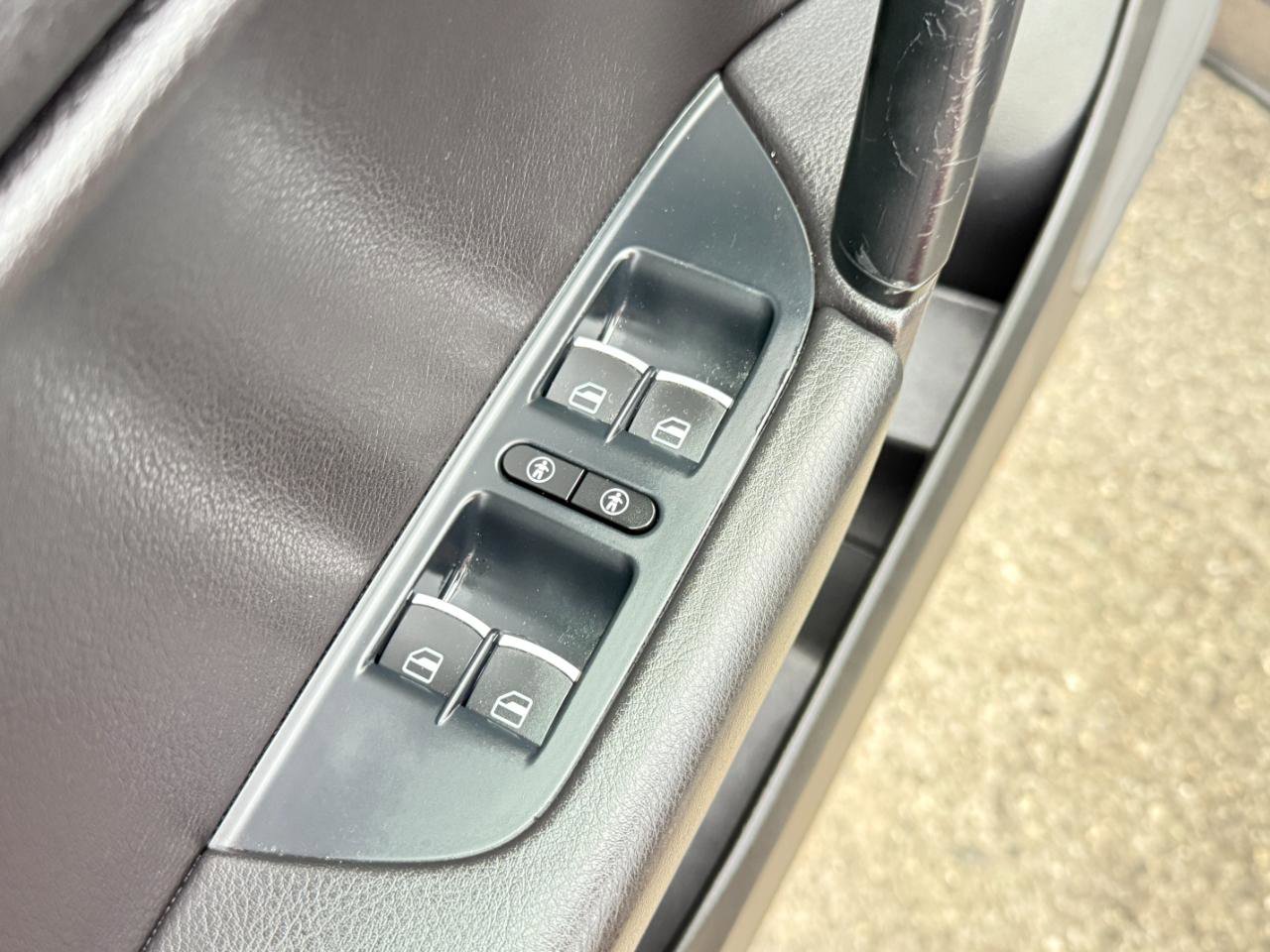 Used 2012 Volkswagen Touareg VR6 image 16