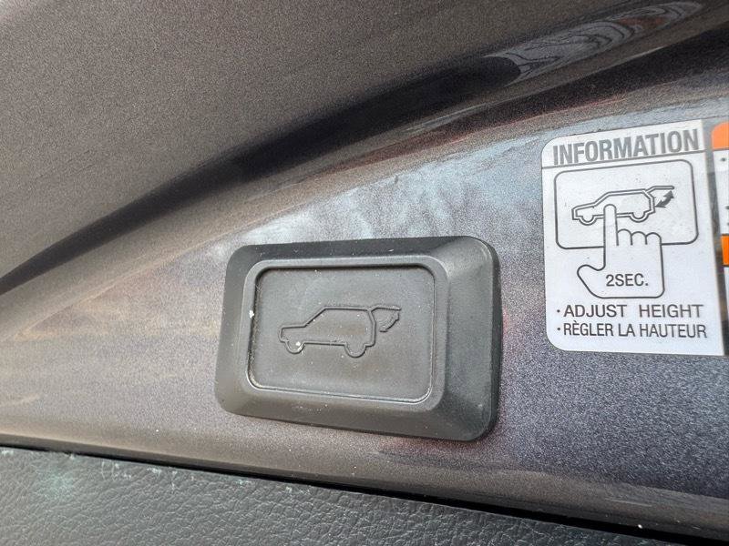 Used 2015 Toyota RAV4 Limited w/ Technology Package AWD/4WD image 22