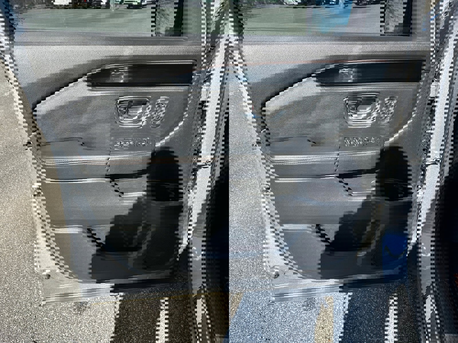 Used 2025 Honda Pilot TrailSport image 10