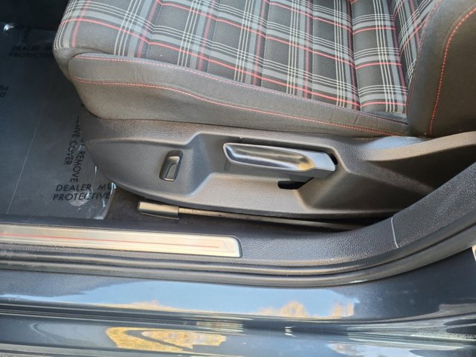 Used 2019 Volkswagen Golf S image 12