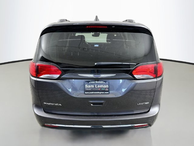 Used 2020 Chrysler Pacifica Limited w/ Tire & Wheel Group FWD image 6