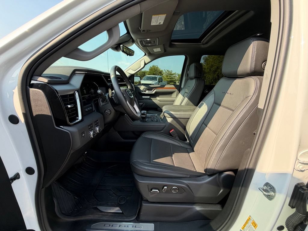 Used 2025 GMC Sierra 1500 Denali w/ Denali Reserve Package AWD/4WD image 2