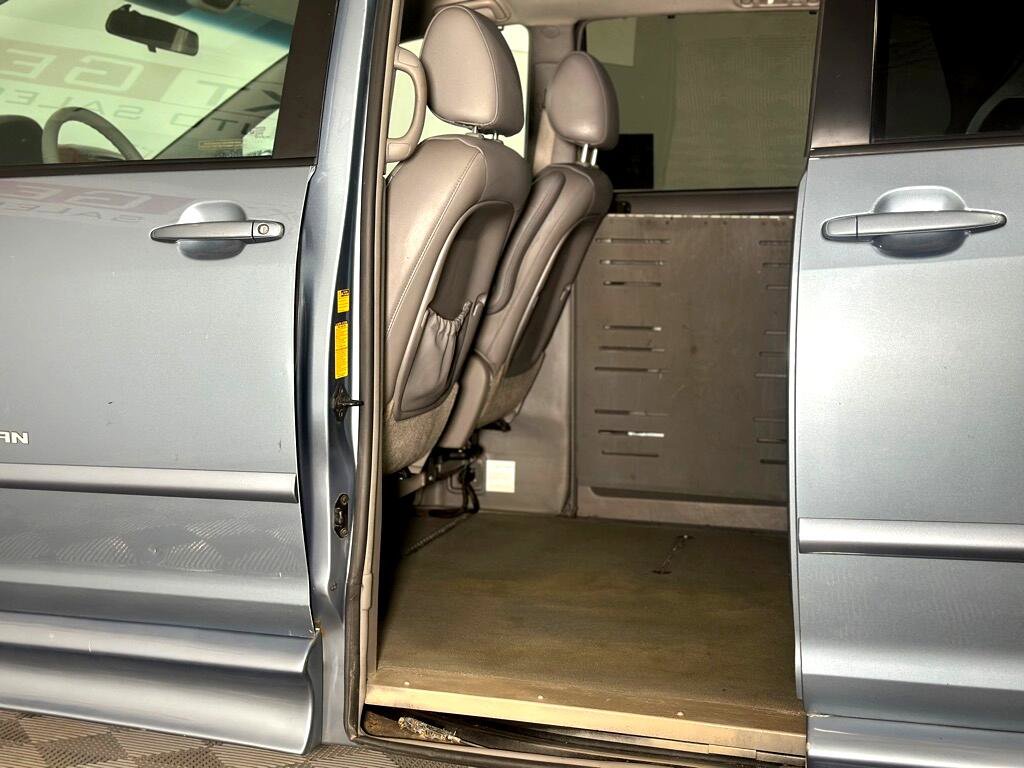 Used 2010 Toyota Sienna XLE image 15