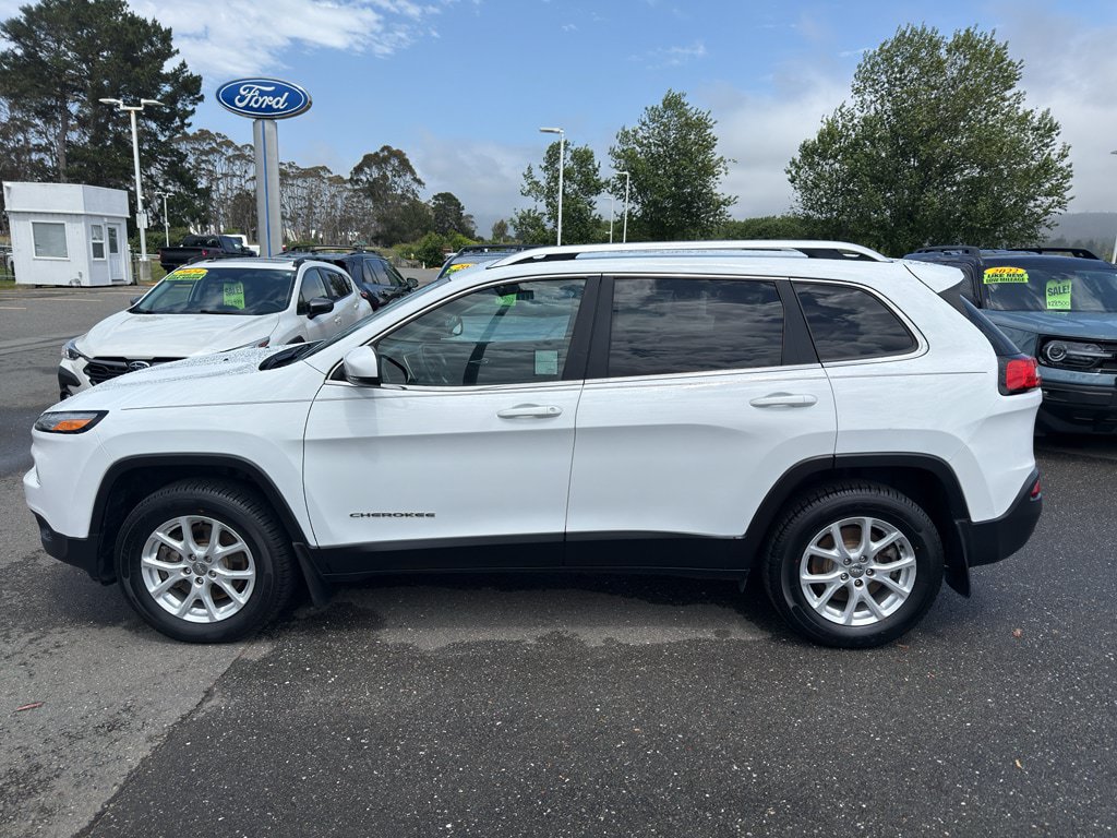 Used 2017 Jeep Cherokee Latitude w/ Safety/Convenience Group AWD/4WD image 2
