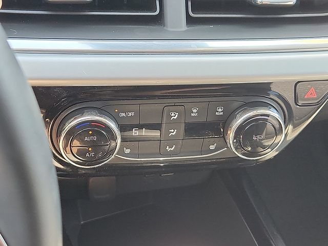 Used 2025 Chevrolet Trax LT w/ LT Convenience Package FWD image 10