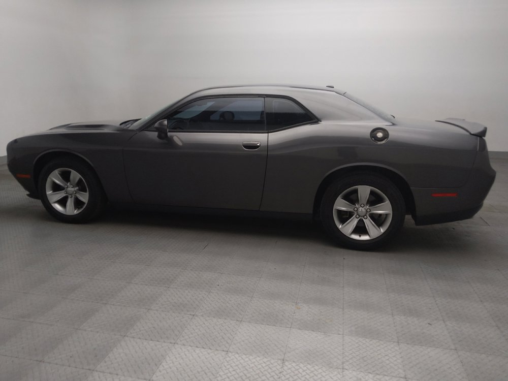 Used 2018 Dodge Challenger SXT RWD image 3