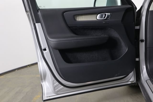 Used 2019 Volvo XC40 T5 Inscription AWD/4WD image 17