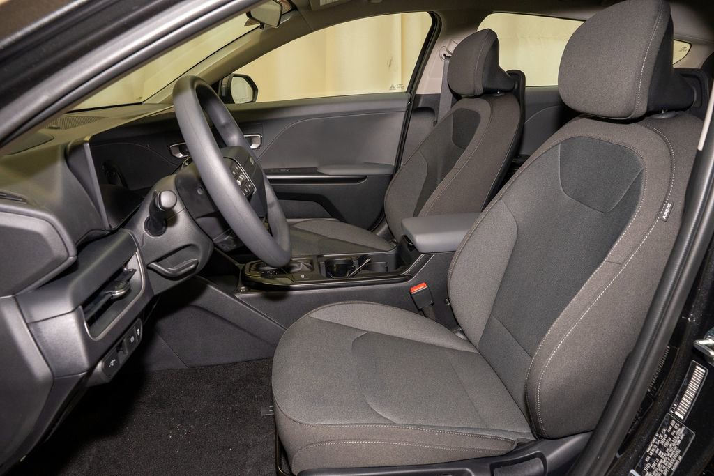 New 2025 Kia K4 LX image 11
