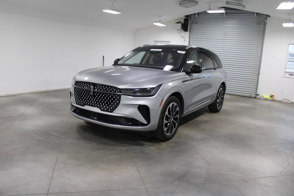 Used 2024 Lincoln Nautilus Reserve image 4