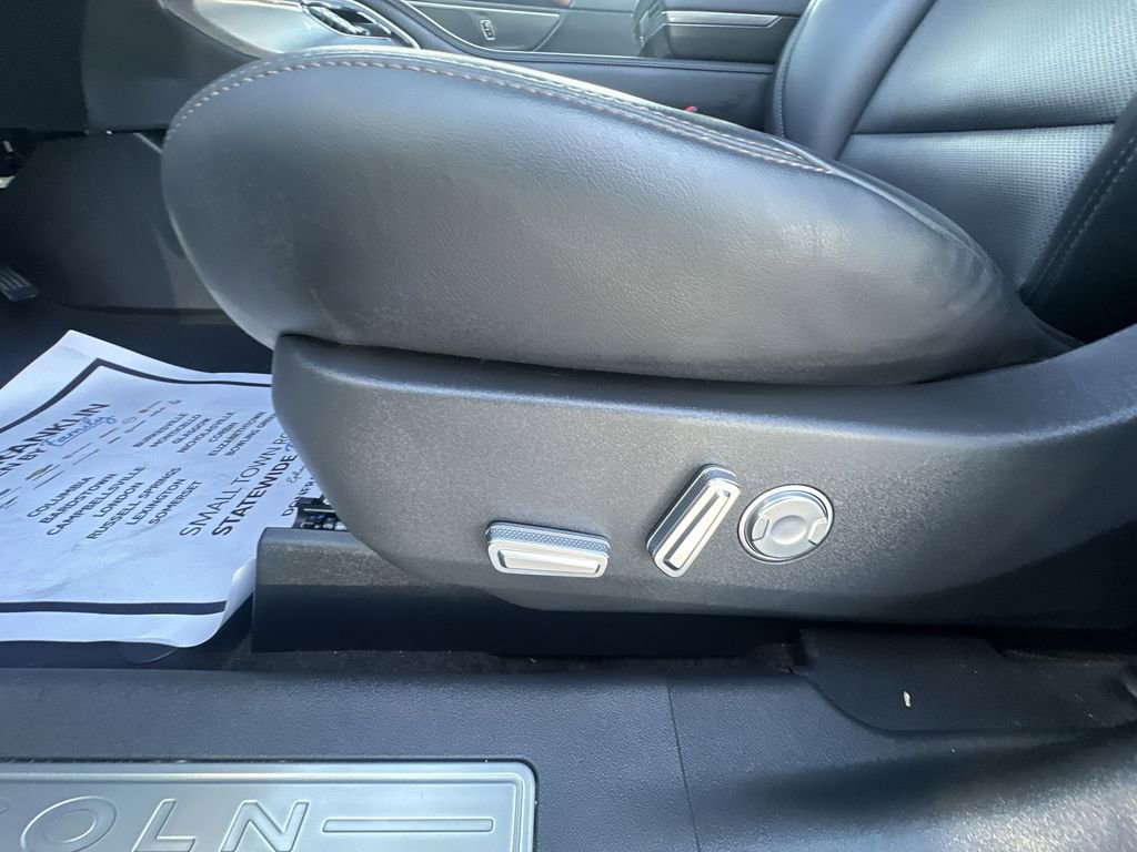 Used 2025 Lincoln Nautilus Premier w/ Jet Appearance Package image 18