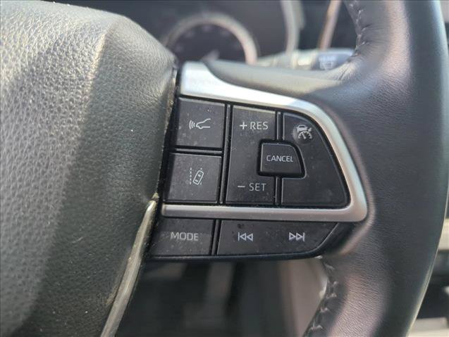 Used 2022 Toyota Highlander XLE AWD/4WD image 14