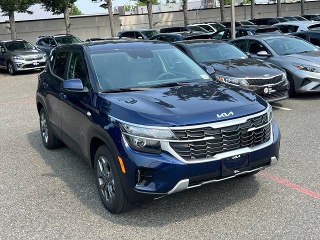 Used 2026 Kia Seltos LX AWD/4WD image 3
